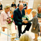 King Harald and Queen Sonja meet children at Røråstoppen primary school (Photo: Håkon Mosvold Larsen / NTB scanpix)